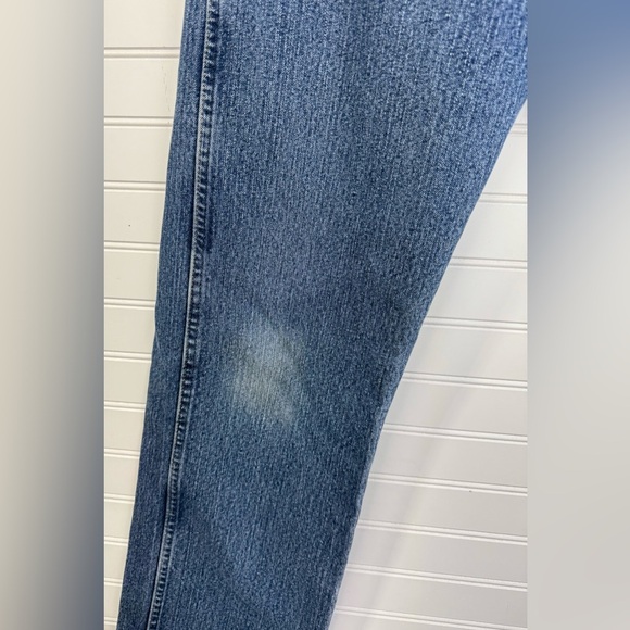 Wrangler men’s Advanced Comfort medium wash denim jeans, size 35X32 - Picture 5 of 8